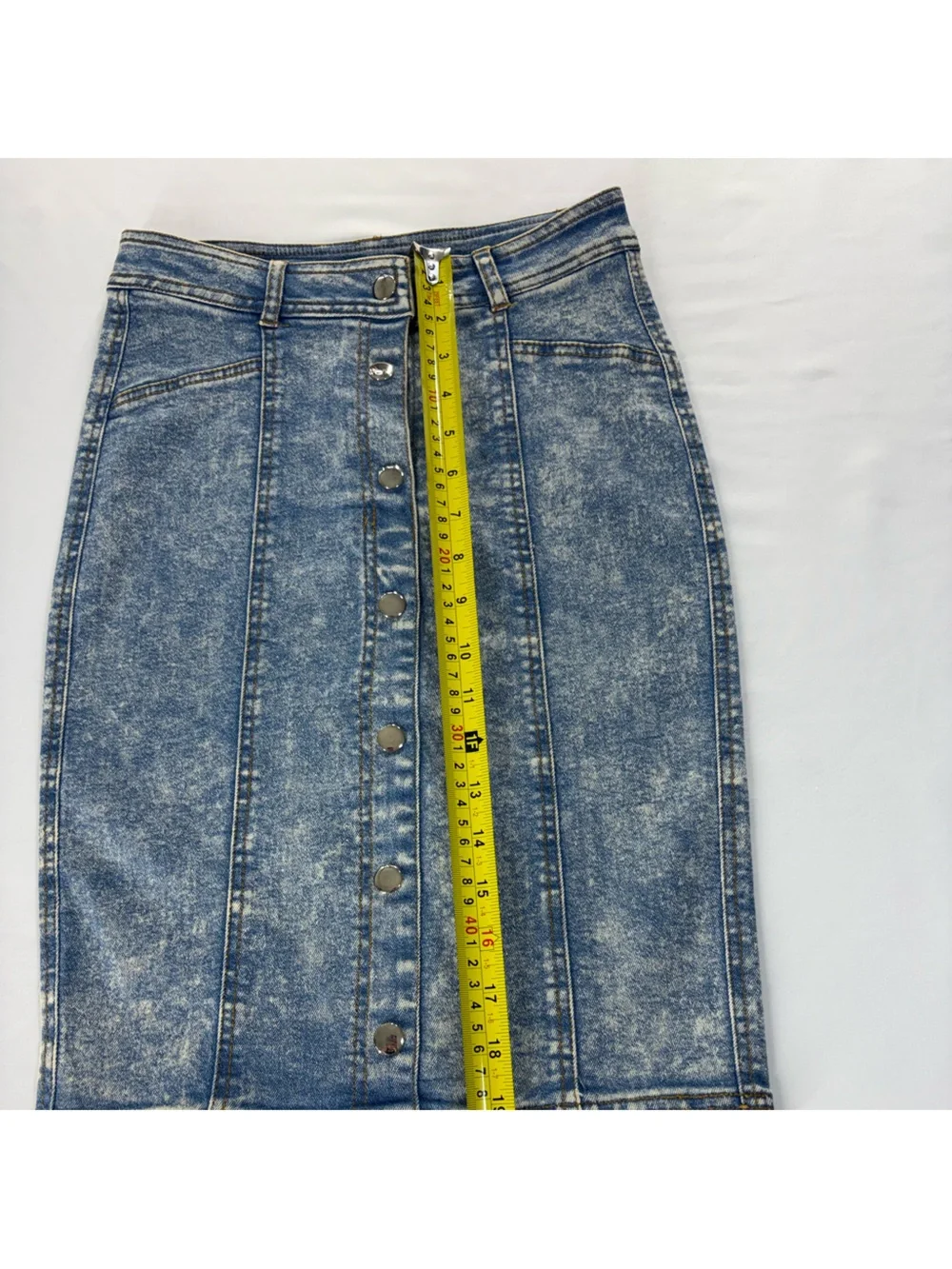 Marilyn Monroe Button Front Denim Pencil Skirt XS Acid Wash Stretch - Picture 6 of 9
